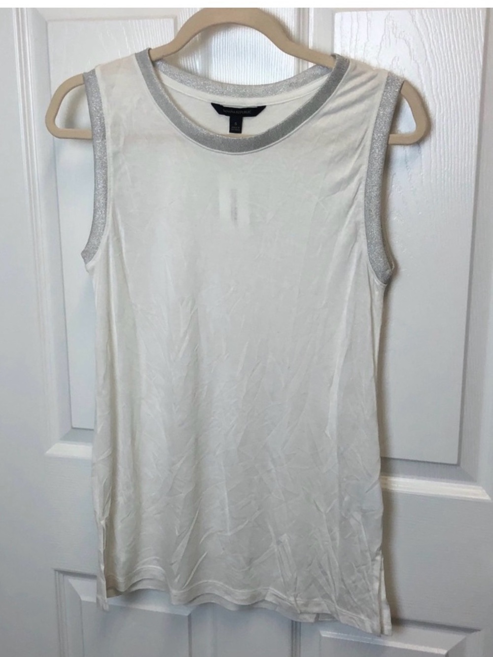 NWT - Banana Republic White Tank with Silver Trim. Sz Small